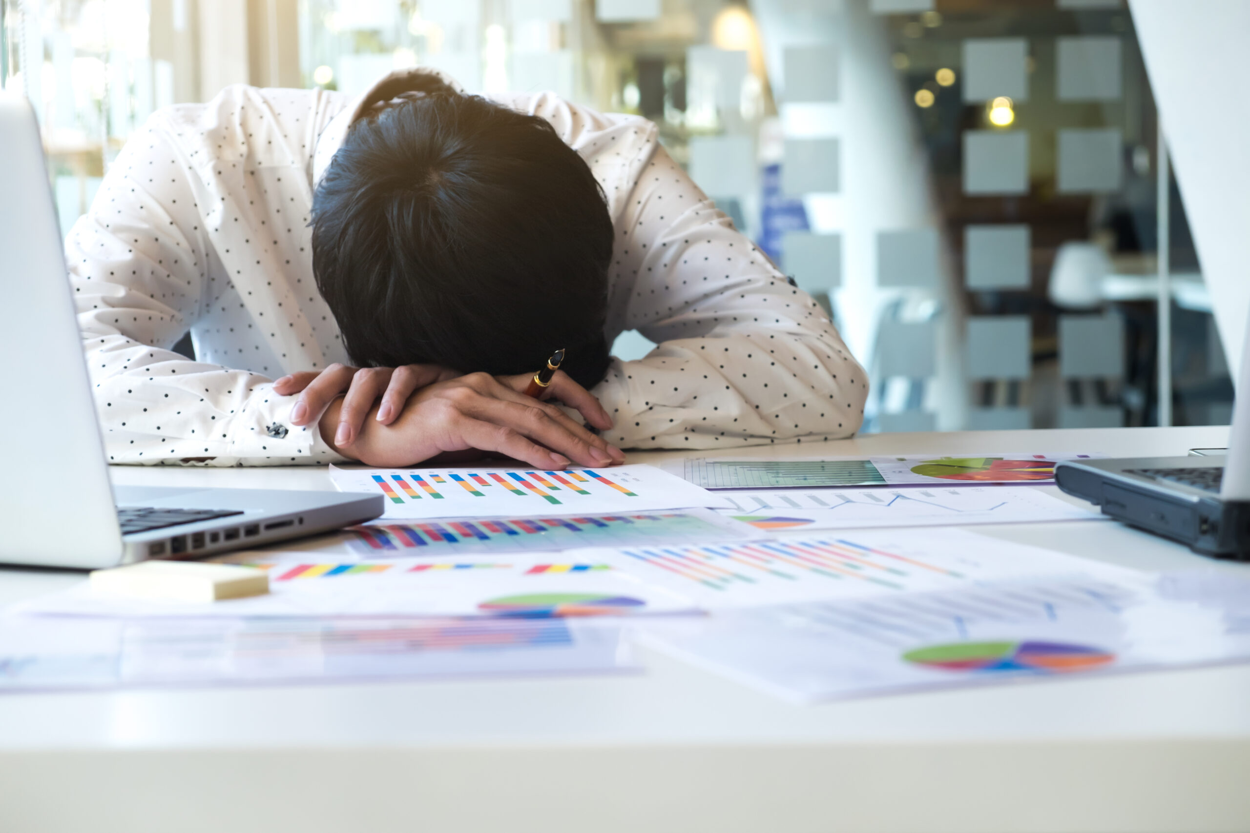 人手不足は業務過多のリスクあり！改善に向けたおすすめツールを紹介